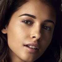 Naomi Scott Meztelen