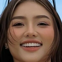 Ngann Nguyen Meztelen