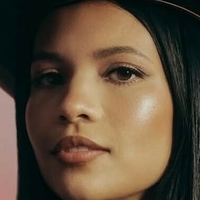 Nikki Rodriguez Meztelen