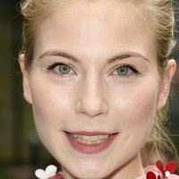 Nora von Waldstätten Meztelen