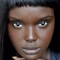 Nyadak 'Duckie' Thot Meztelen