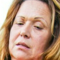 Oldie Karen Meztelen