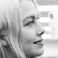 Phoebe Bridgers Meztelen