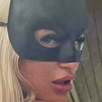 queenmachine Meztelen