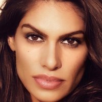 Rayna Tharani Meztelen