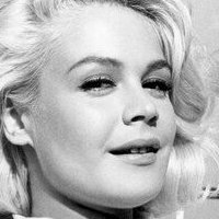 Sandra Dee Meztelen