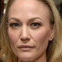 Sarah Wynter Meztelen
