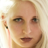 Shannon Suicide Meztelen