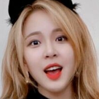 Siyeon Meztelen