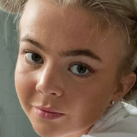 smalblonde Meztelen