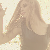 Stevie Wynne Levine Meztelen