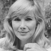 Susan Hampshire Meztelen
