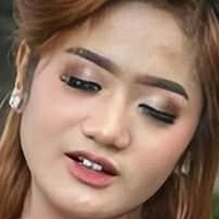 Tata Pramudita Meztelen