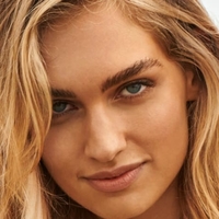 Taylor Sharpe Meztelen