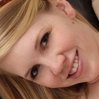 Taylor True Meztelen