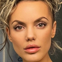 Thea Ulrich Meztelen