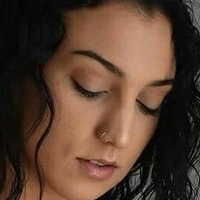 Victoria M'lynn Meztelen