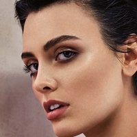 Wallis Day Meztelen