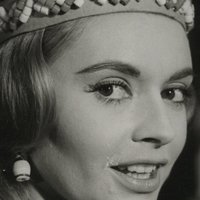 Yvonne Monlaur Meztelen