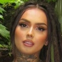 Zhavia Meztelen